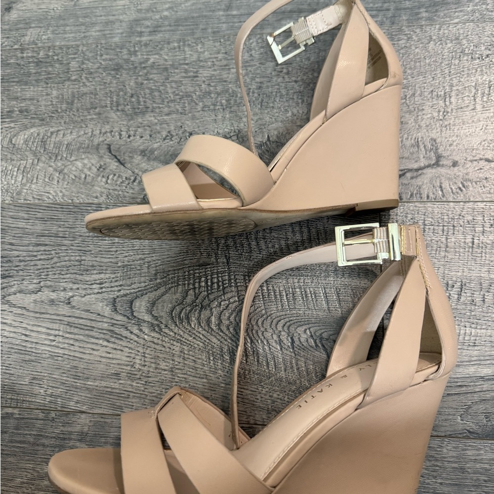 Kelly & Katie Tan Wedges - Picture 5 of 10